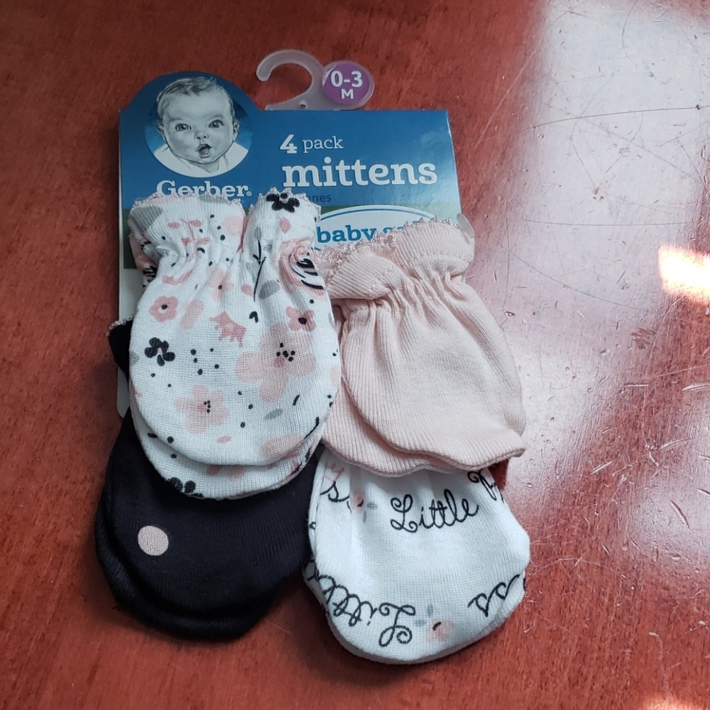 NWT Gerber Baby Soft Mittens